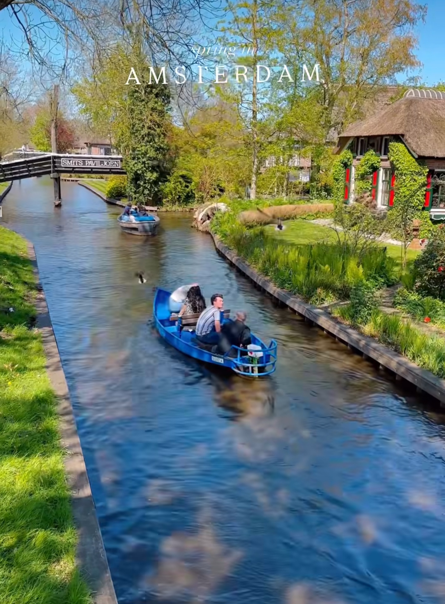 Giethoorn — village of canals